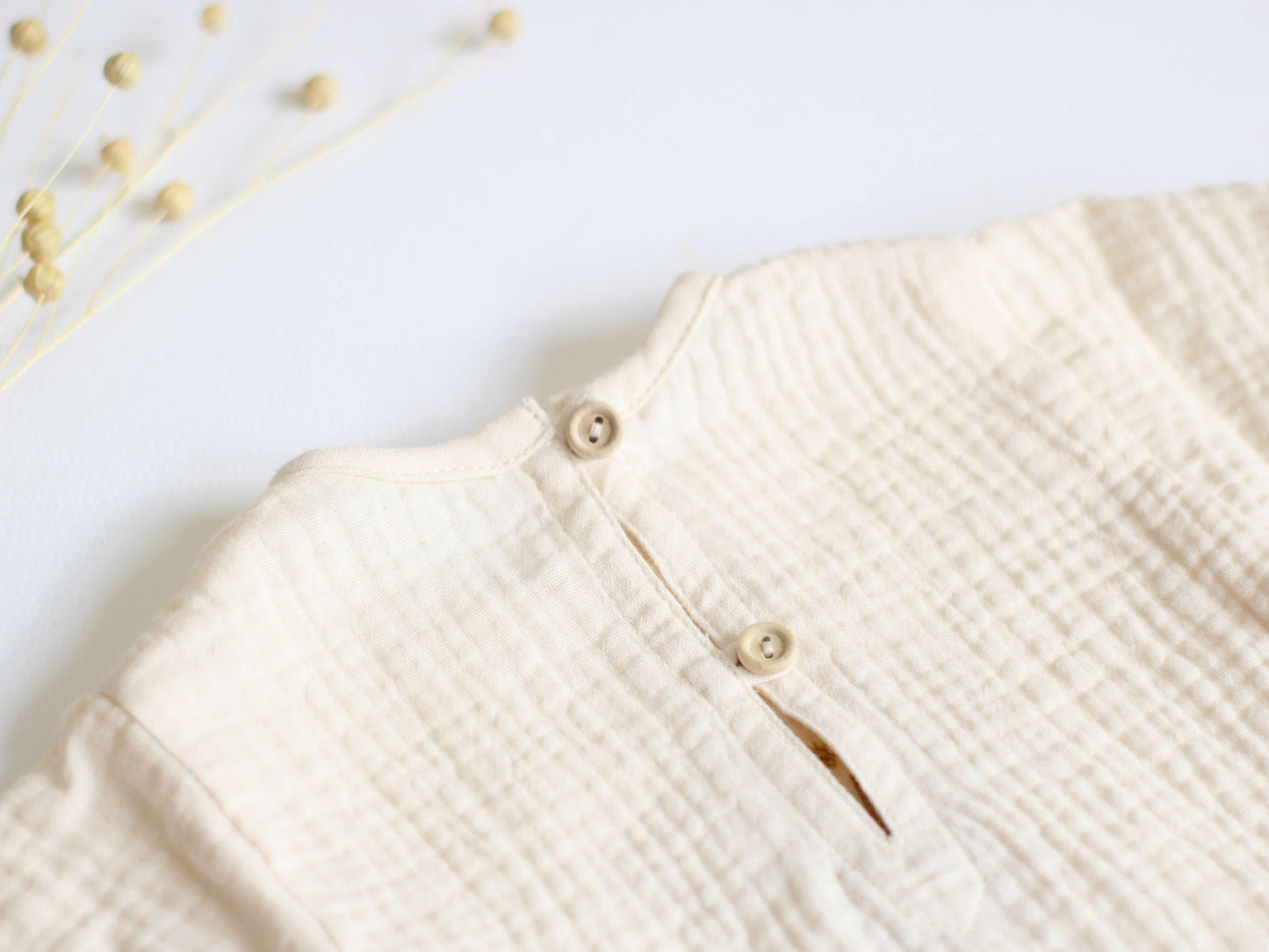 body din muselina cu motiv brodat pentru baietei