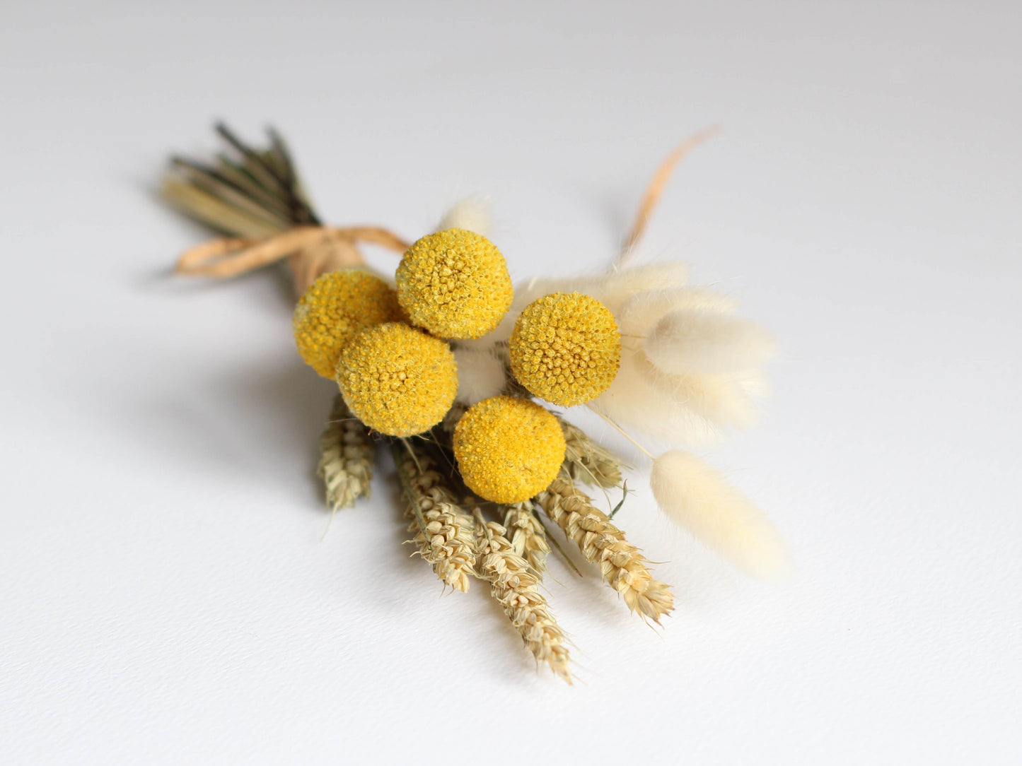 Buchet natural rezistent cu lagurus, craspedia si grau
