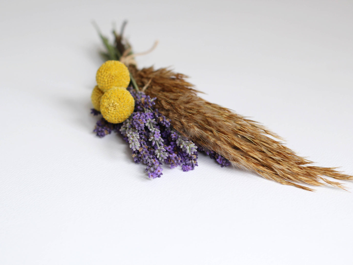 buchetel cu lavanda, craspedia si pampas