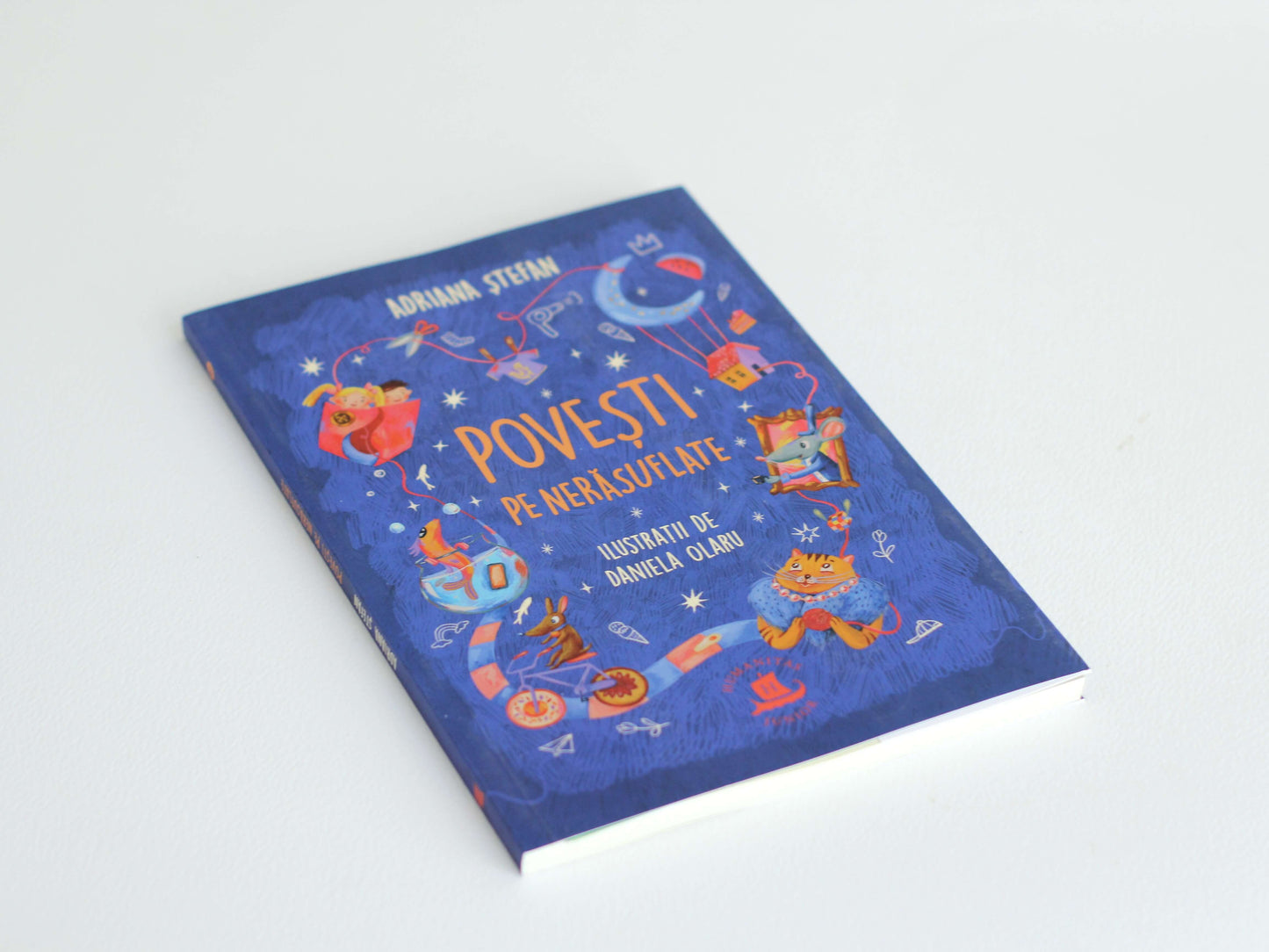 carte cu povesti pentru copii mici