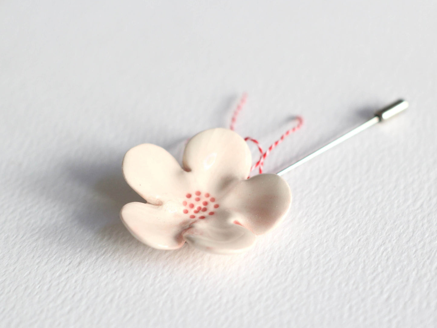 brosa ceramica floare