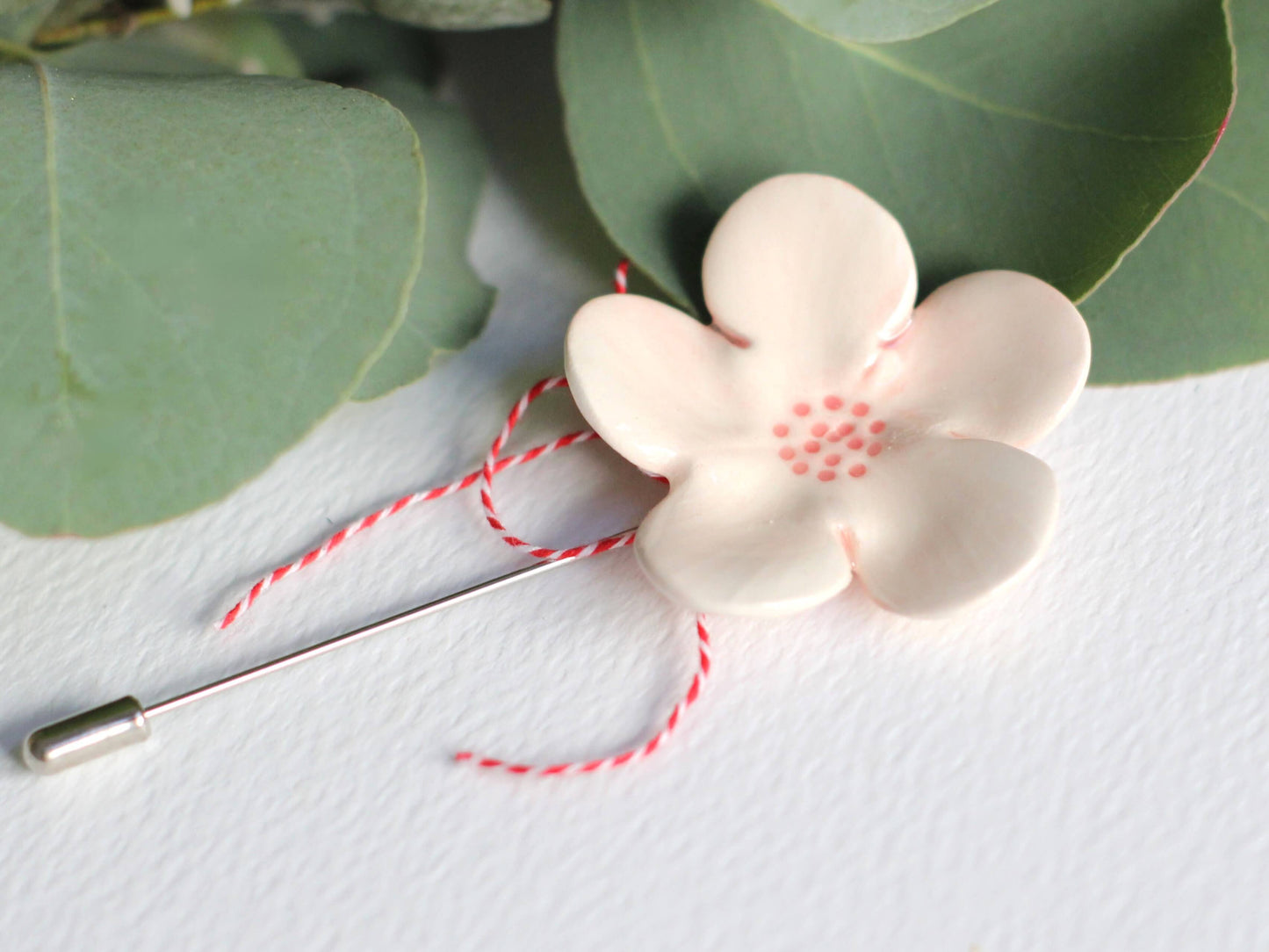 brosa ceramica floare de cires