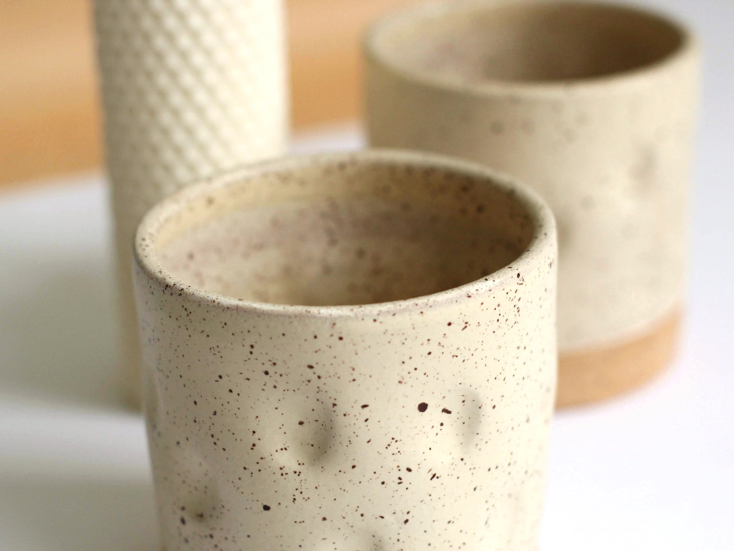 Cană din ceramică alb mat cu stropi
