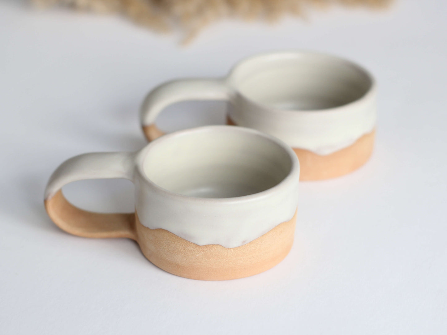 Ceasca lucrata pe roata olarului