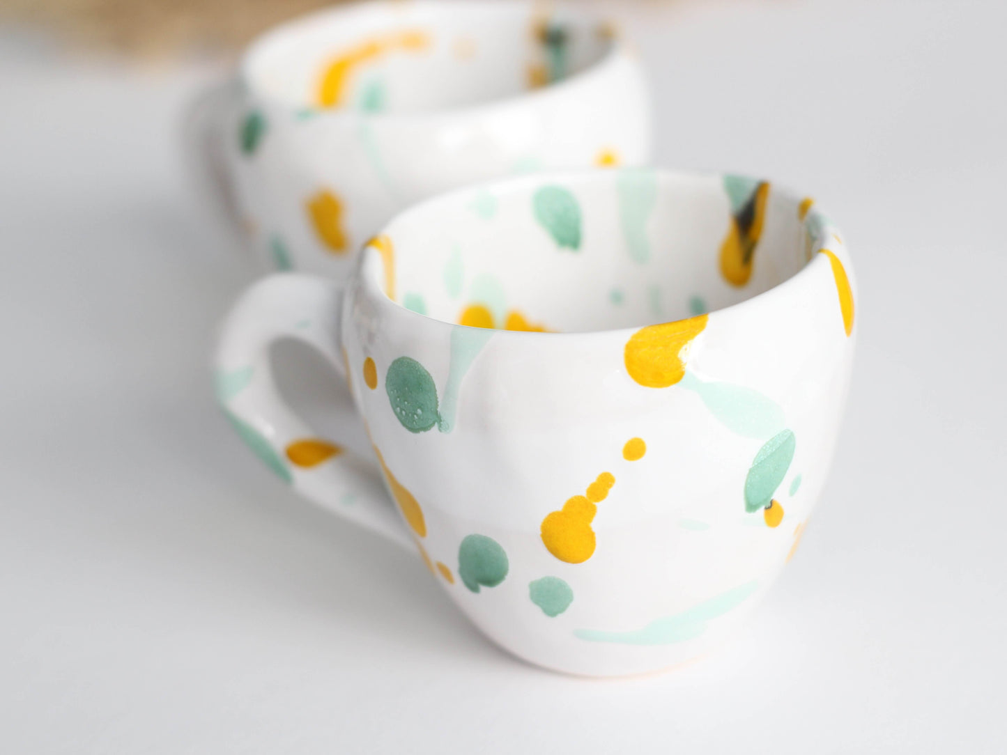 cana lucrata manual si decorata cu glazura cu stropi