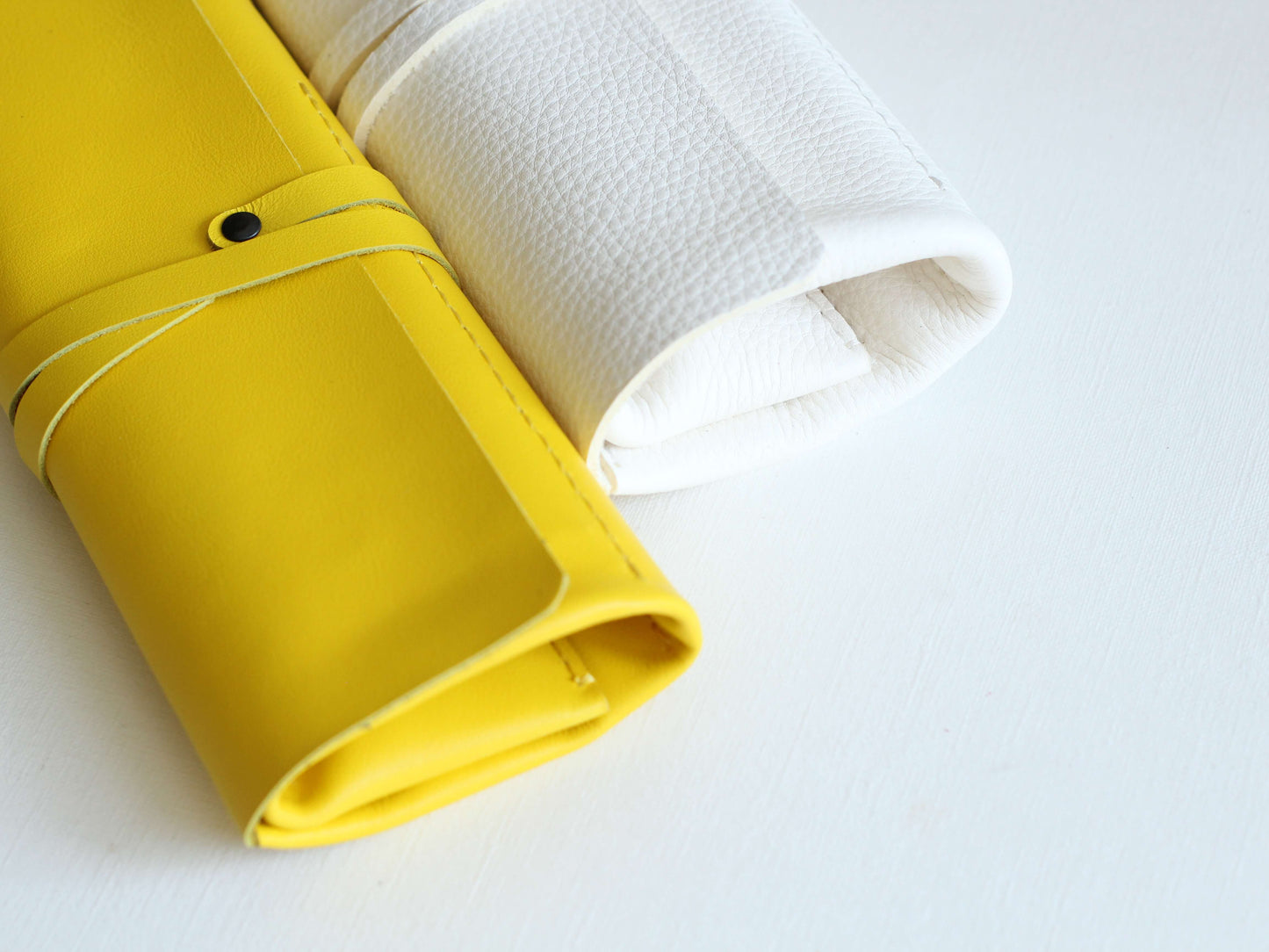 penar din piele galben