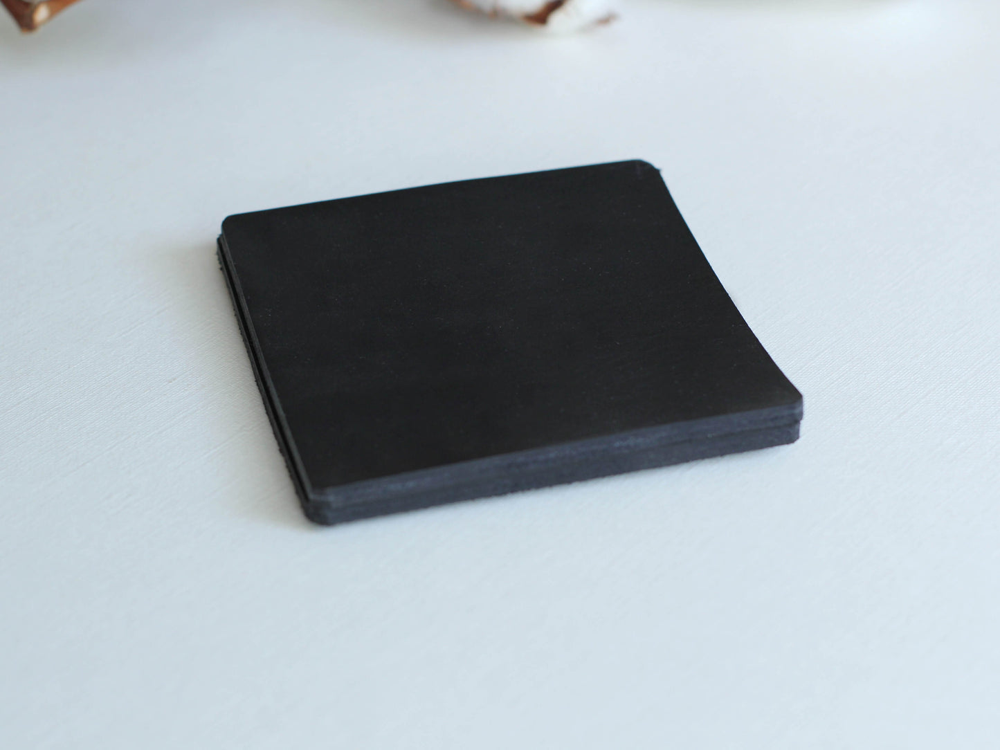 suporturi din piele cani si pahare