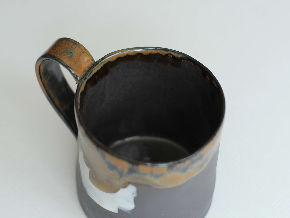 Cană mată din ceramică cu glazură brună