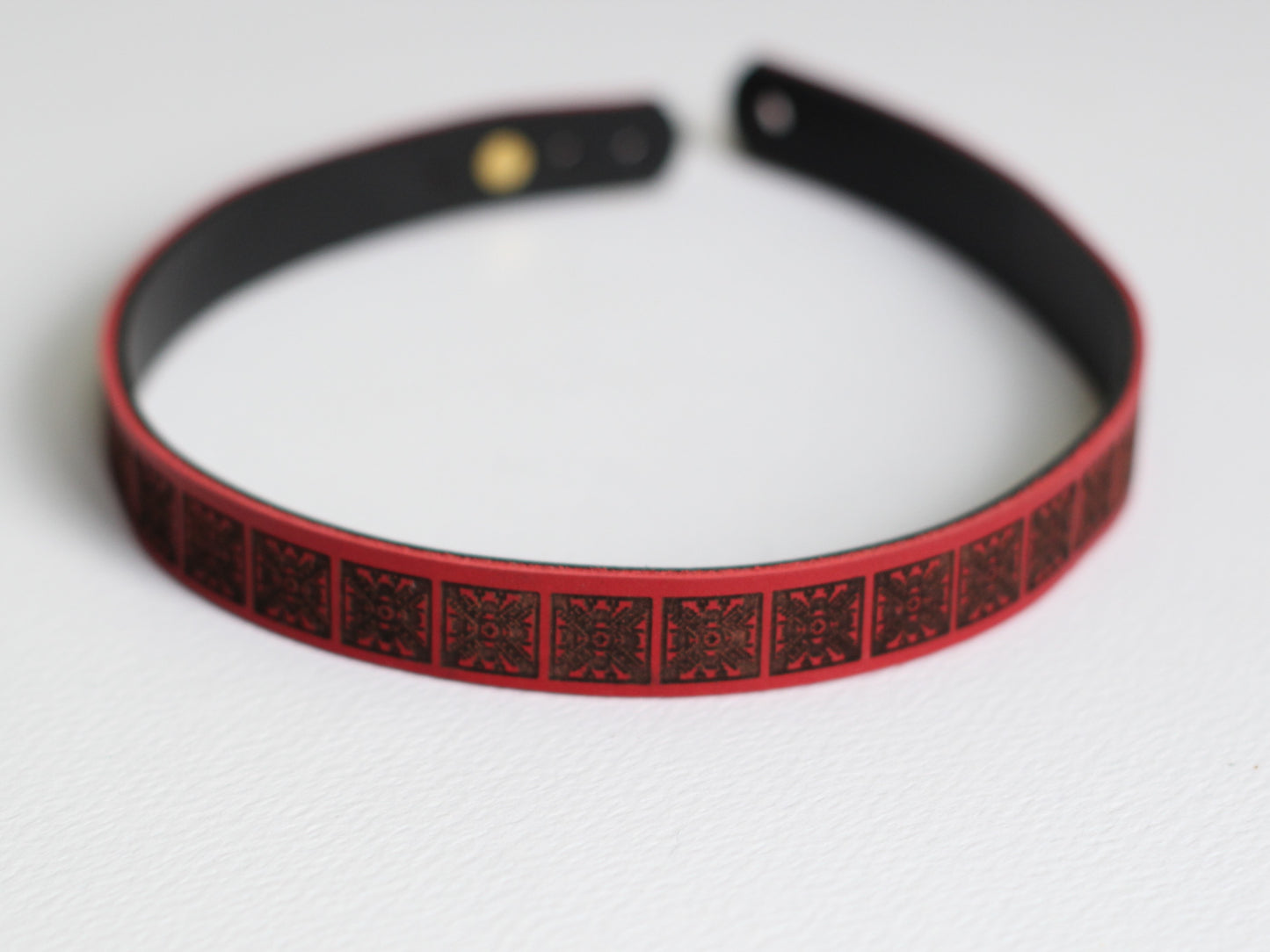 bratara din piele design romanesc