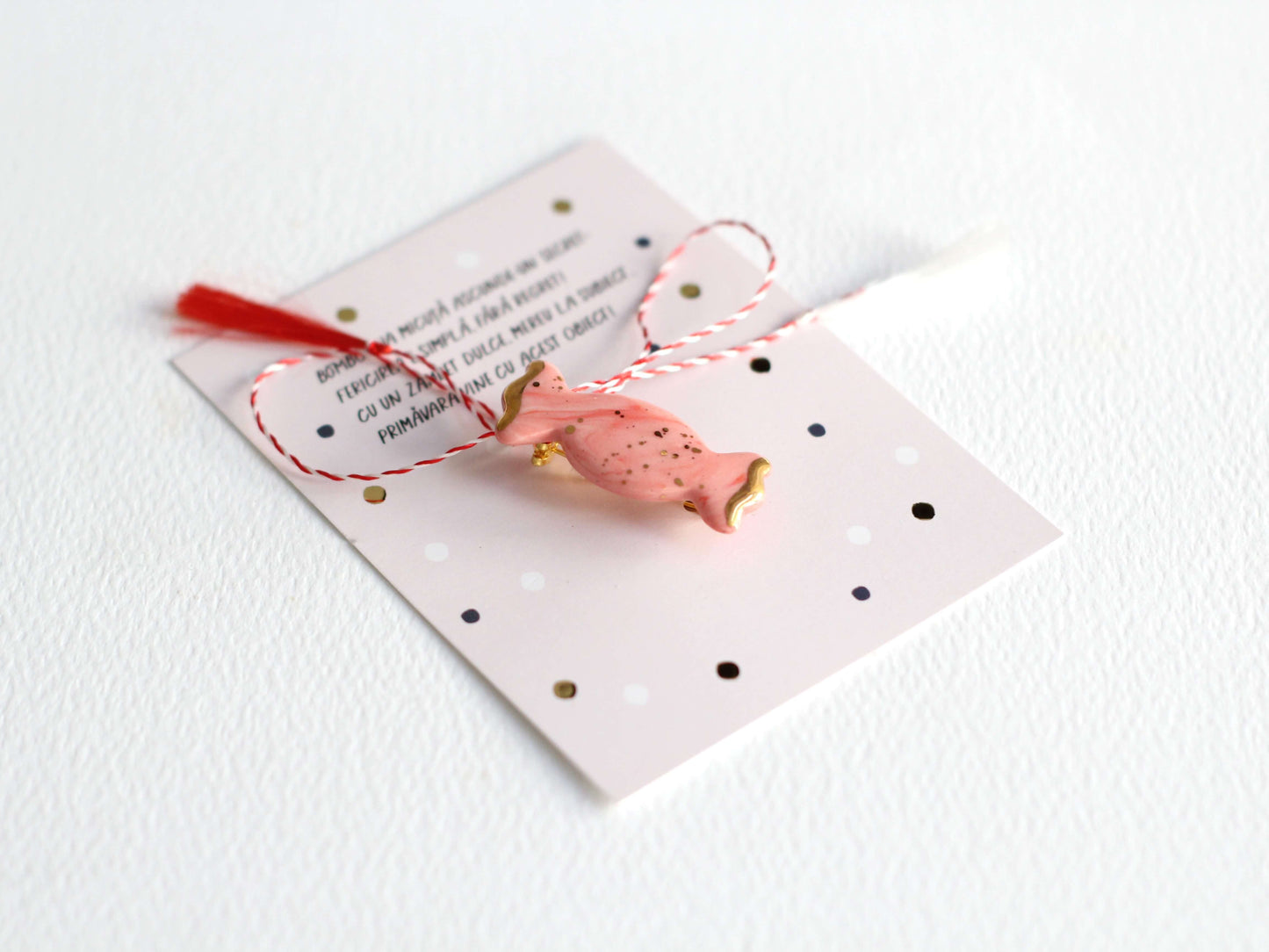 Martisor brosa roz bomboana din portelan