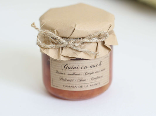 Dulceață delicioasă de la munte Gutui cu nuca