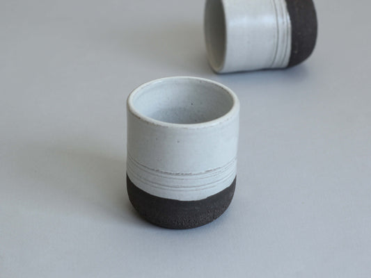 Cană din ceramică minimalistă