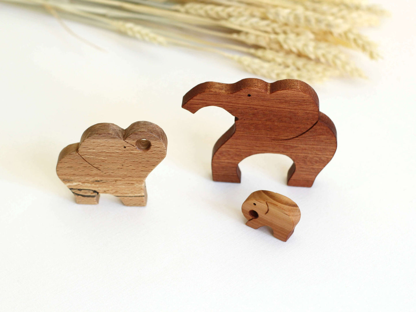 Familie ouzzle de elefanți din lemn