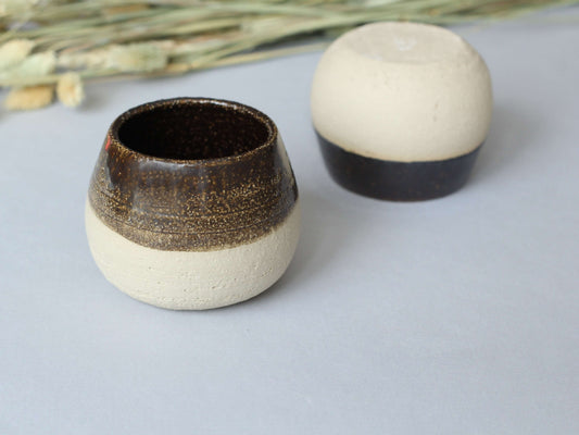 Cană rotunjoară din ceramică cu glazură metalizată
